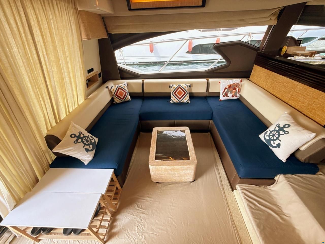 Azimut Flybridge 64