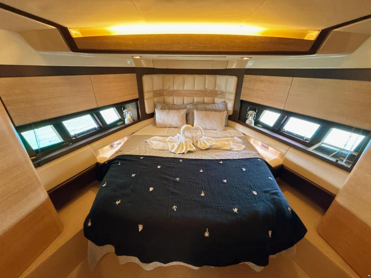 Azimut Flybridge 64
