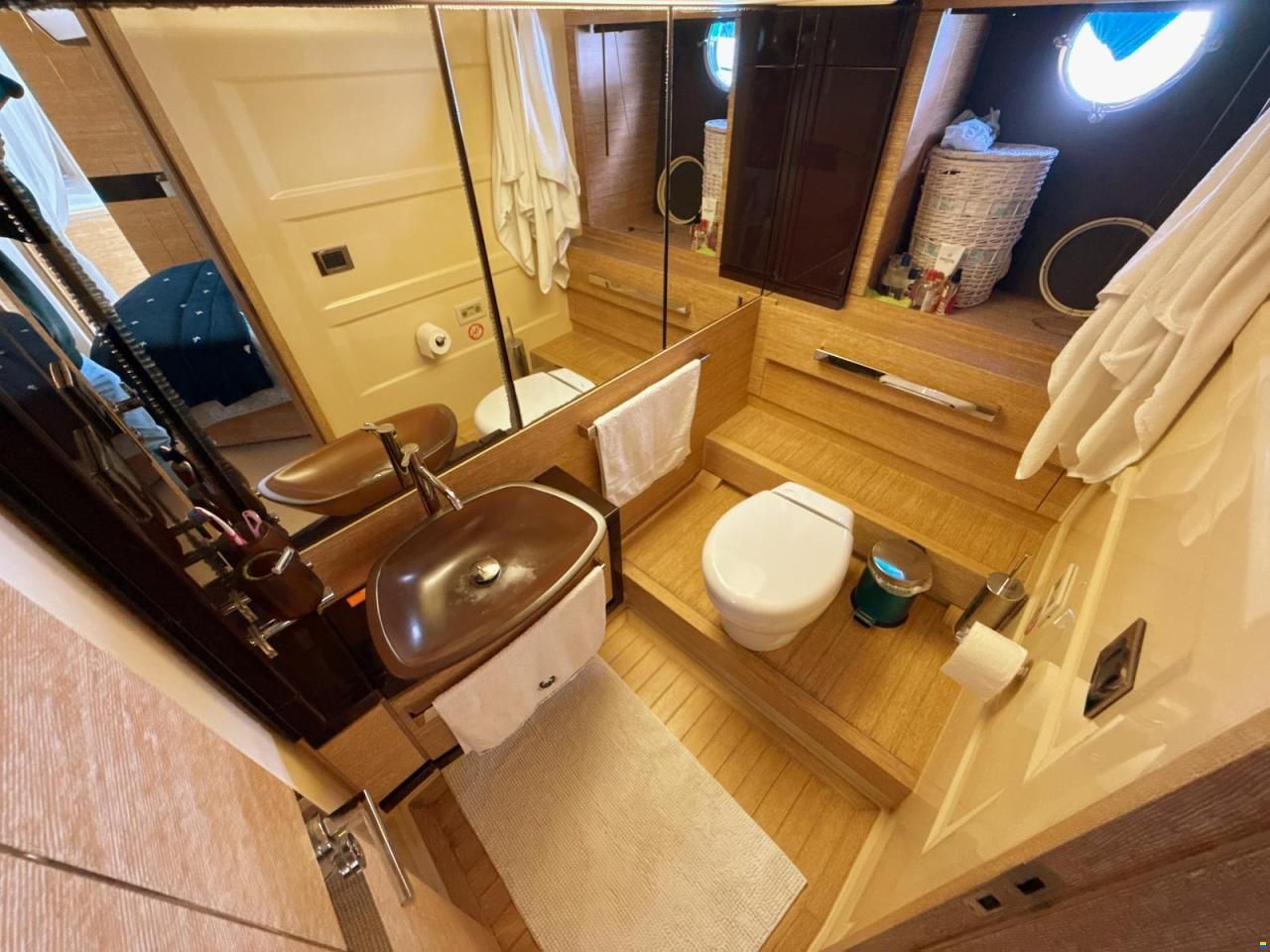 Azimut Flybridge 64