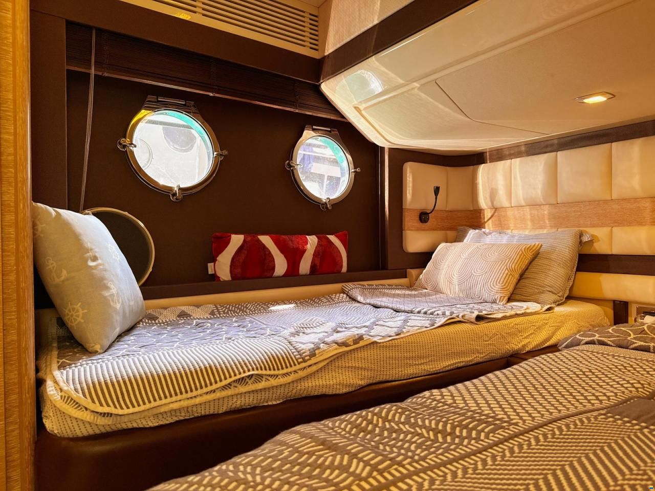 Azimut Flybridge 64