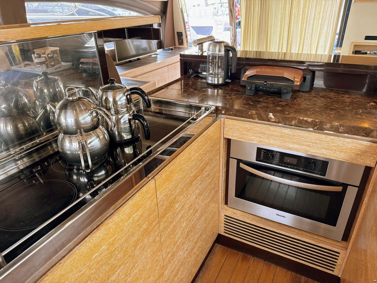 Azimut Flybridge 64