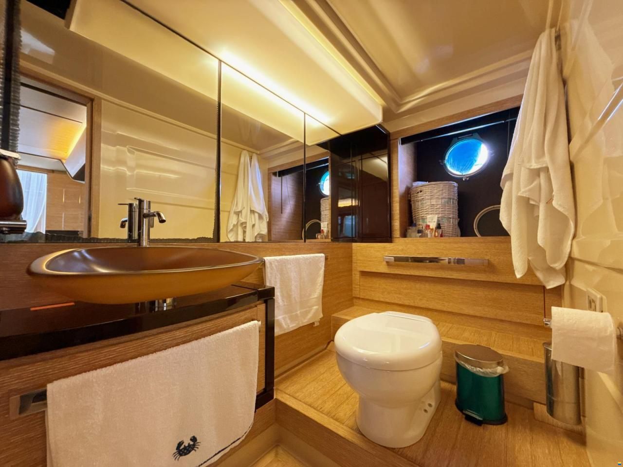 Azimut Flybridge 64