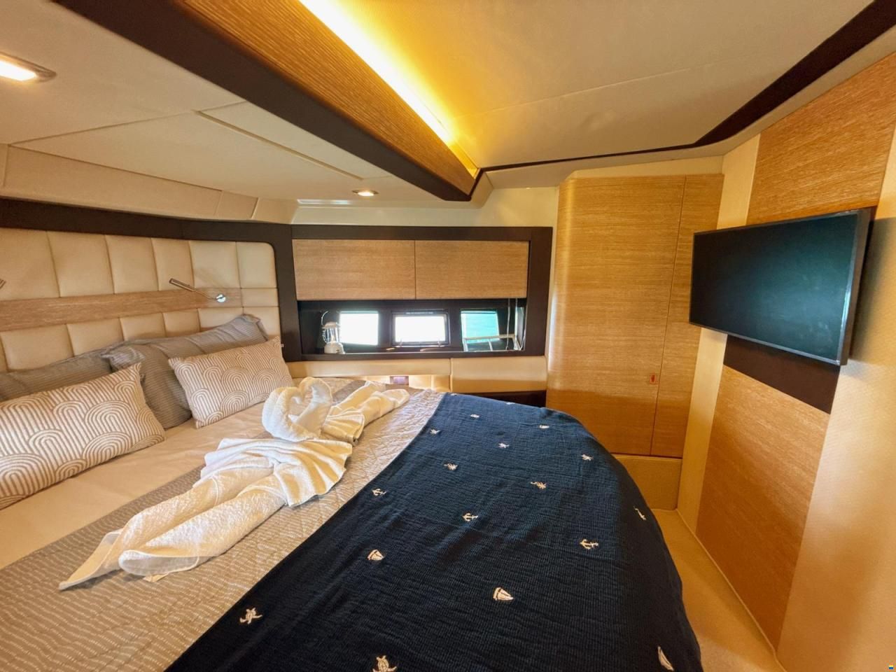 Azimut Flybridge 64