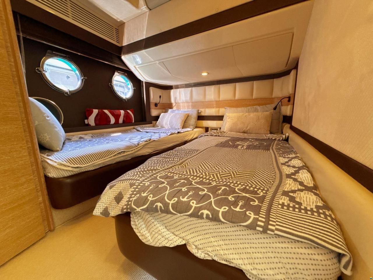 Azimut Flybridge 64