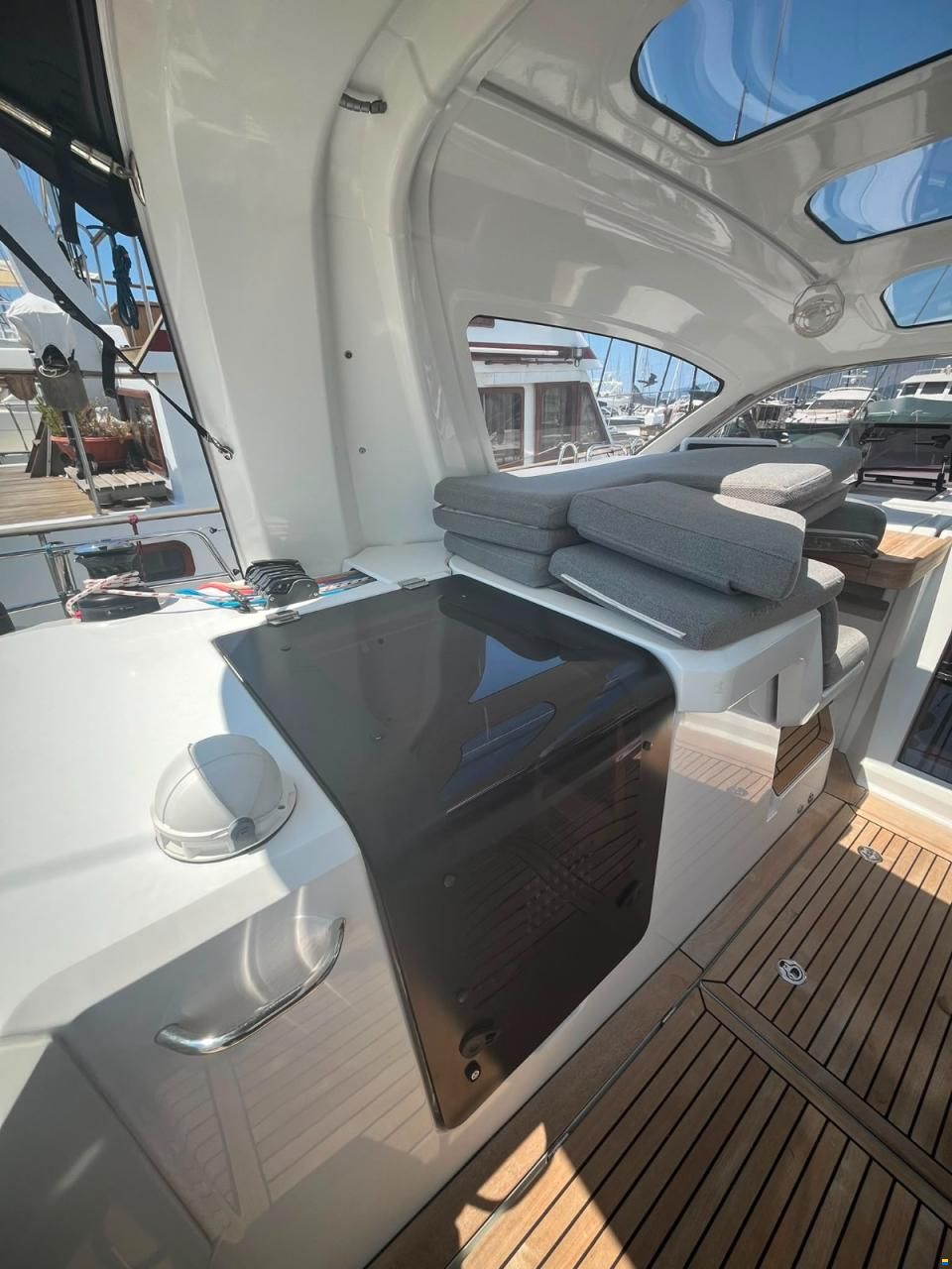 Jeanneau Yacht 55
