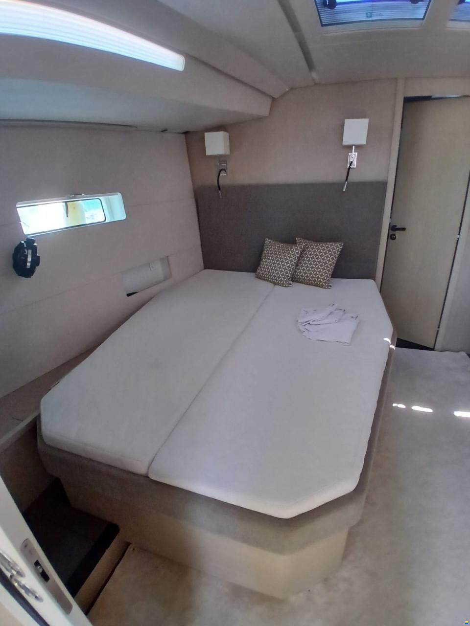 Jeanneau Yacht 55