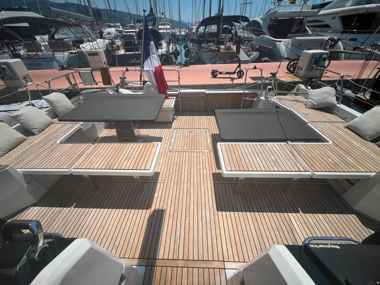 Jeanneau Yacht 55