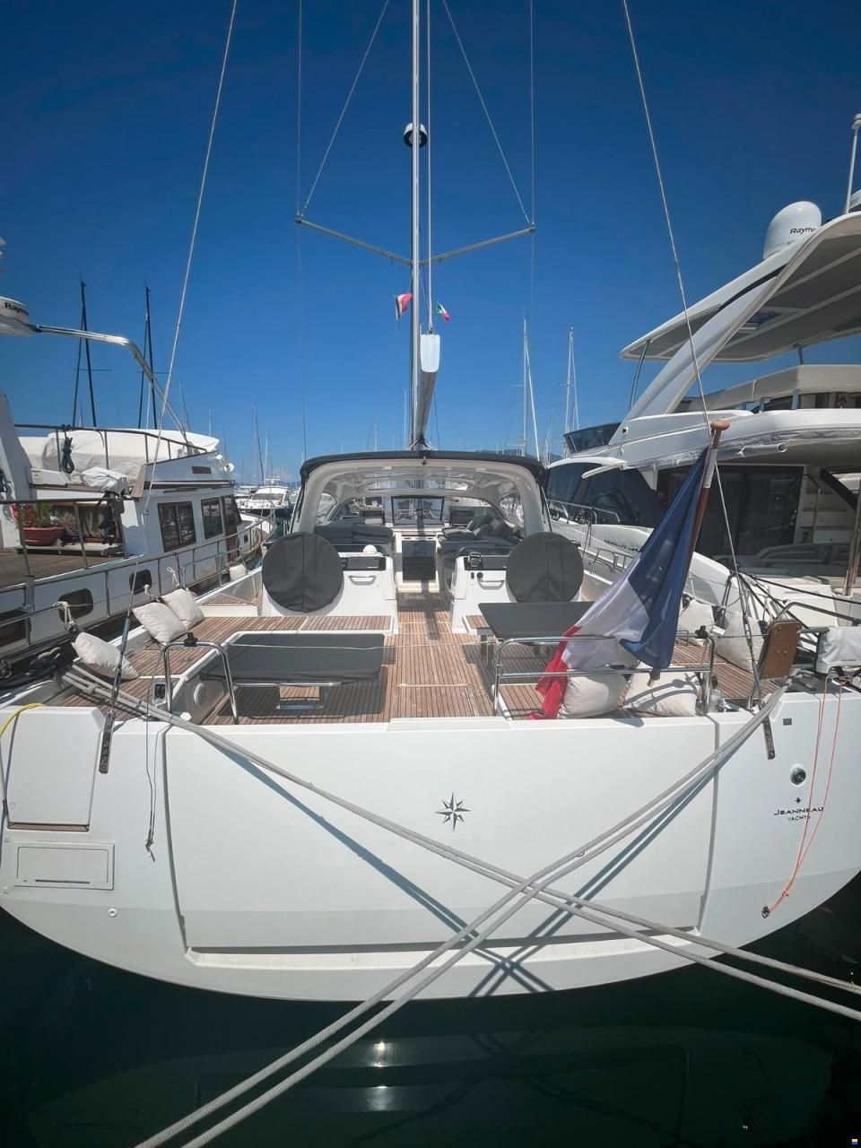 Jeanneau Yacht 55