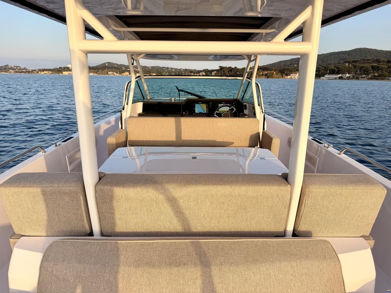 Axopar 37 Sun Top