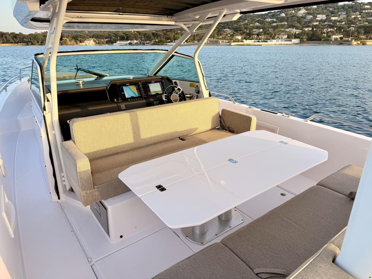 Axopar 37 Sun Top
