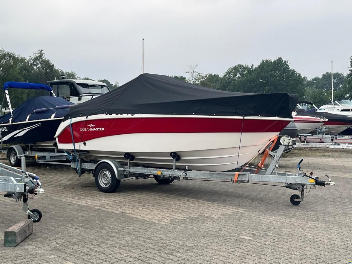 Ocean Master 550 Center Console