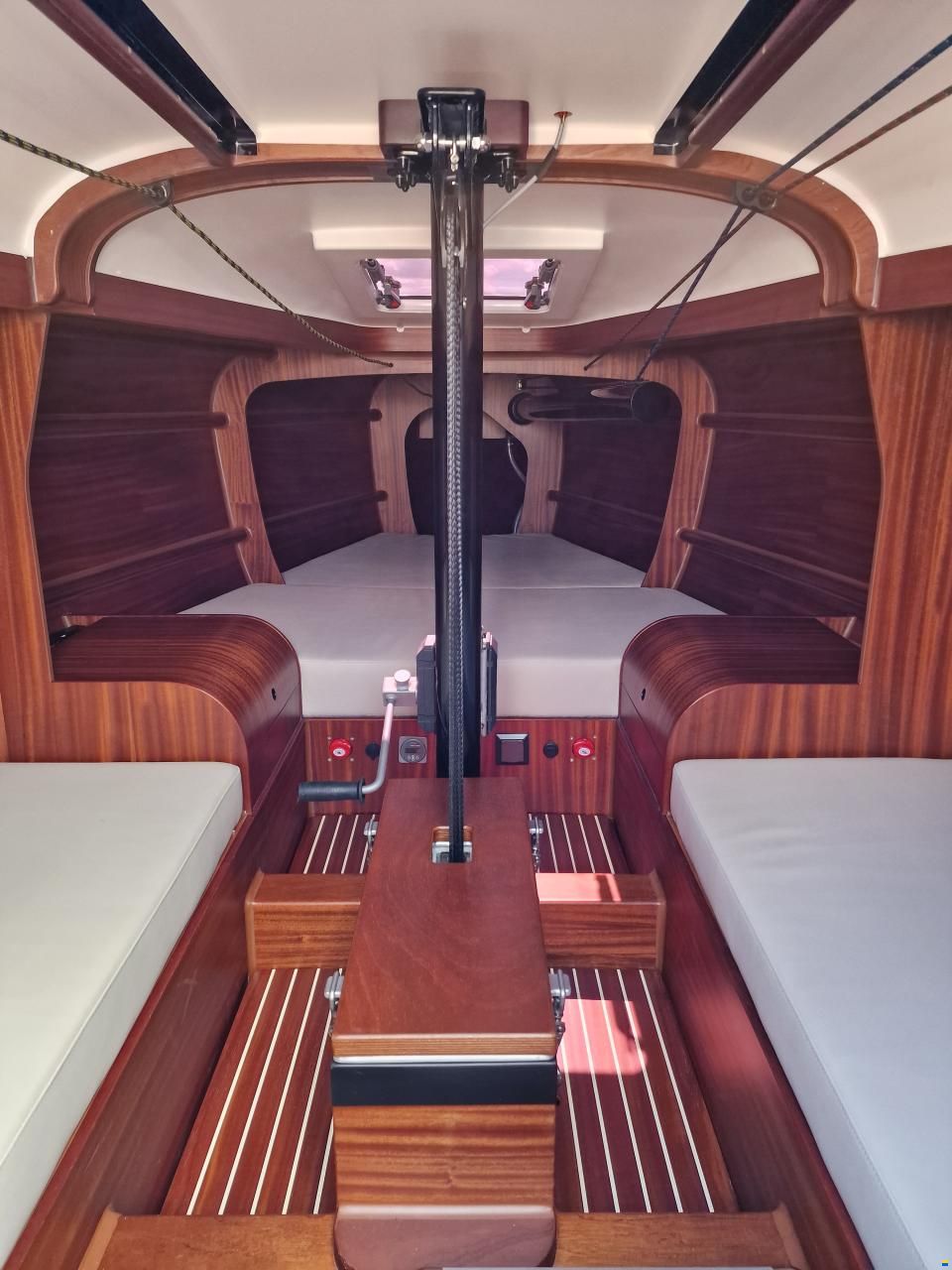 LA 28 Daysailer