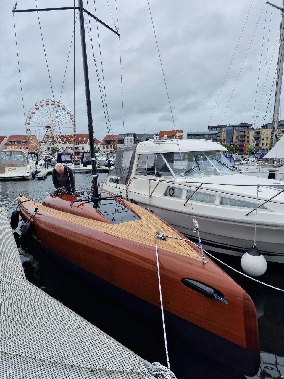 LA 28 Daysailer