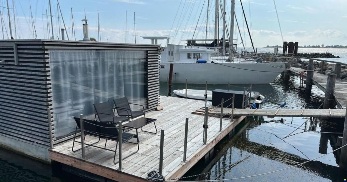 HT Houseboats HT10
