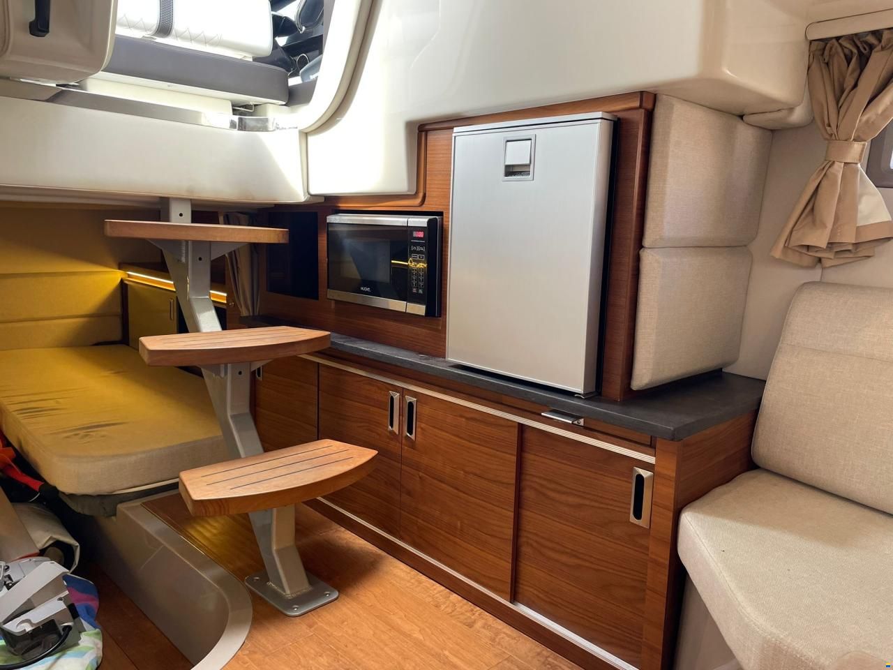 Sea Ray 320 SunDancer