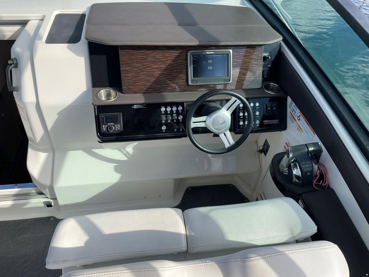 Sea Ray 320 SunDancer