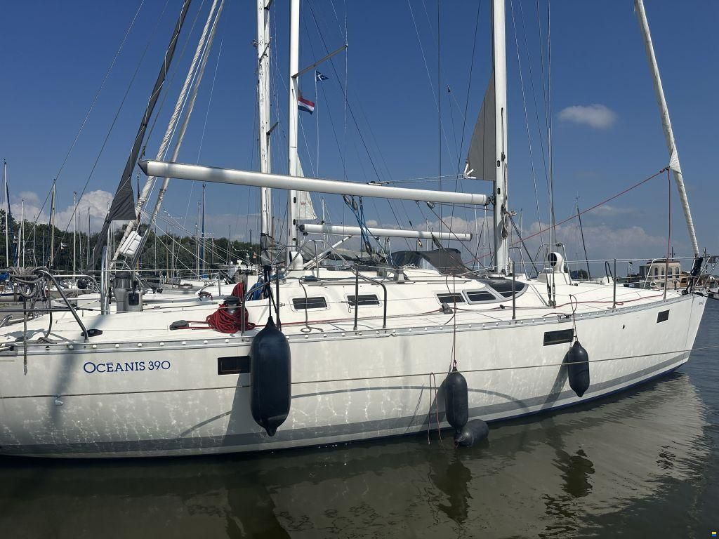 Beneteau Oceanis 390