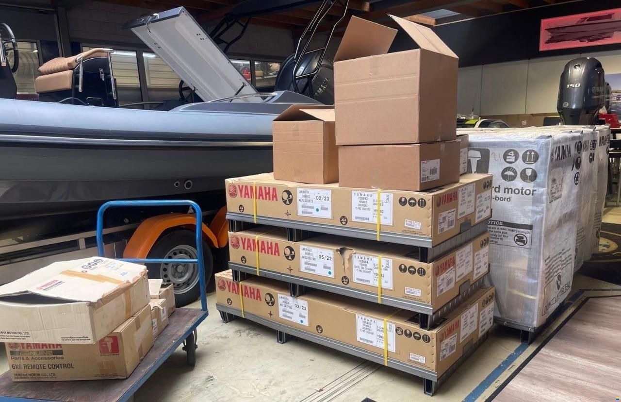 Yamaha F300 NSB V6 4.2L Outboard Engine – Grey