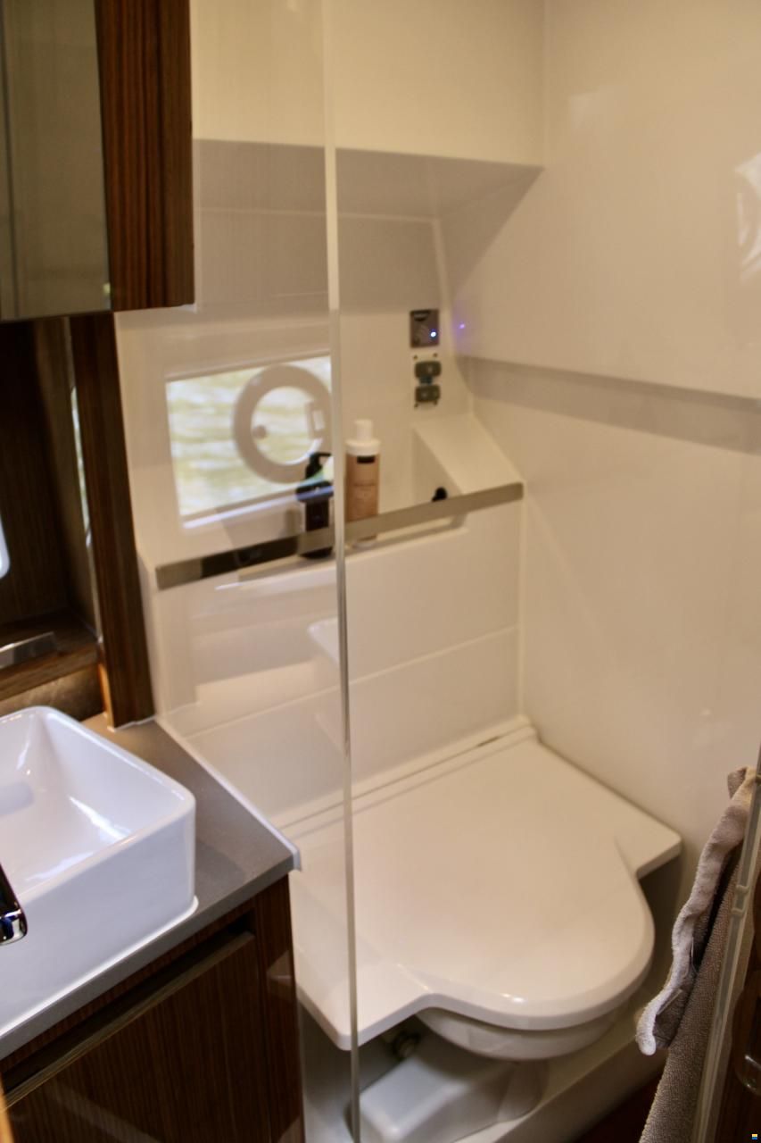 Sealine C335
