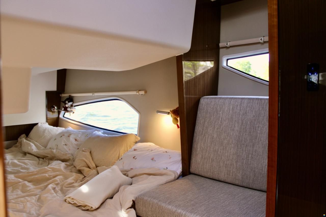 Sealine C335