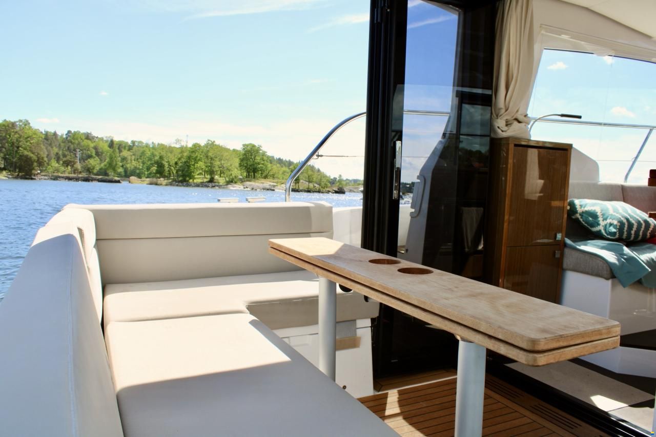 Sealine C335