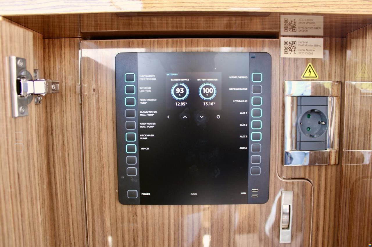 Sealine C335