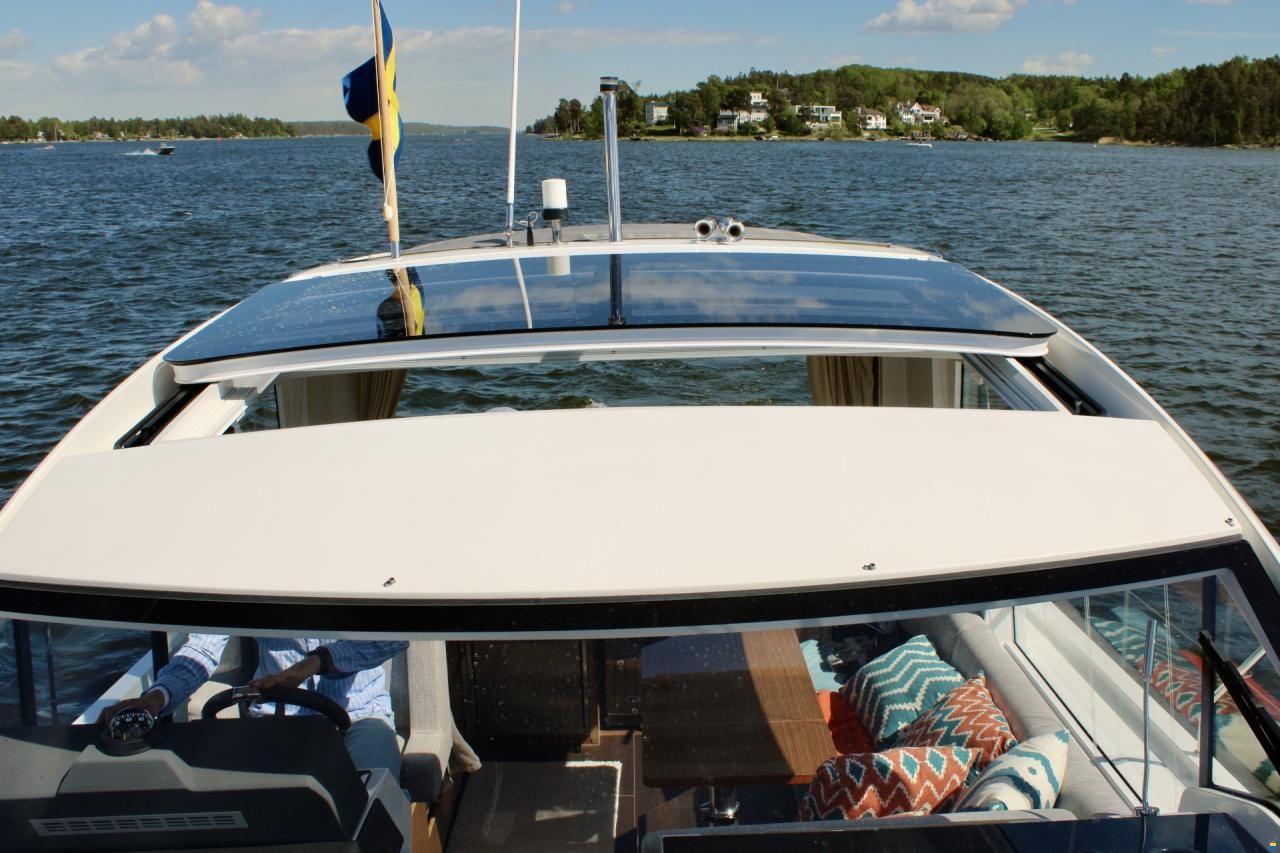 Sealine C335