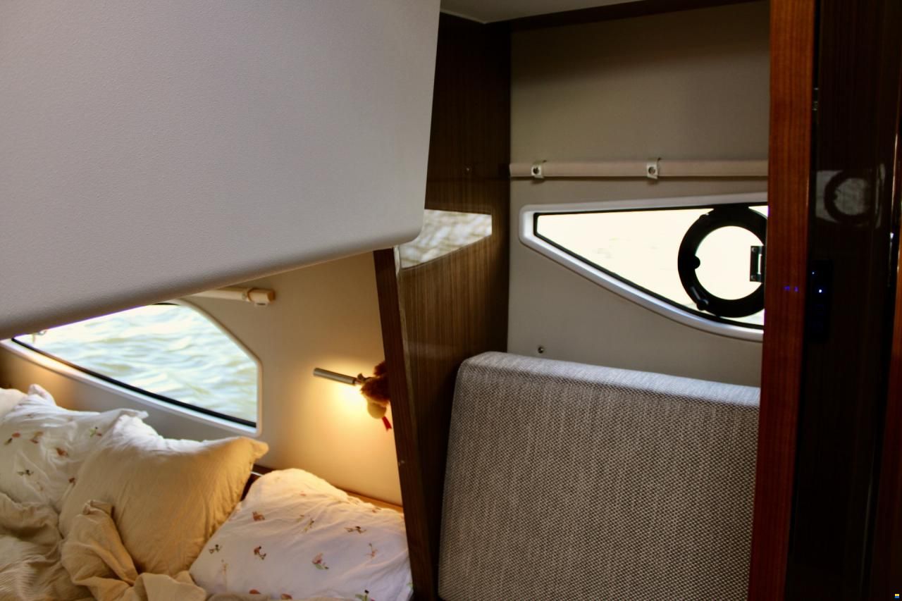 Sealine C335