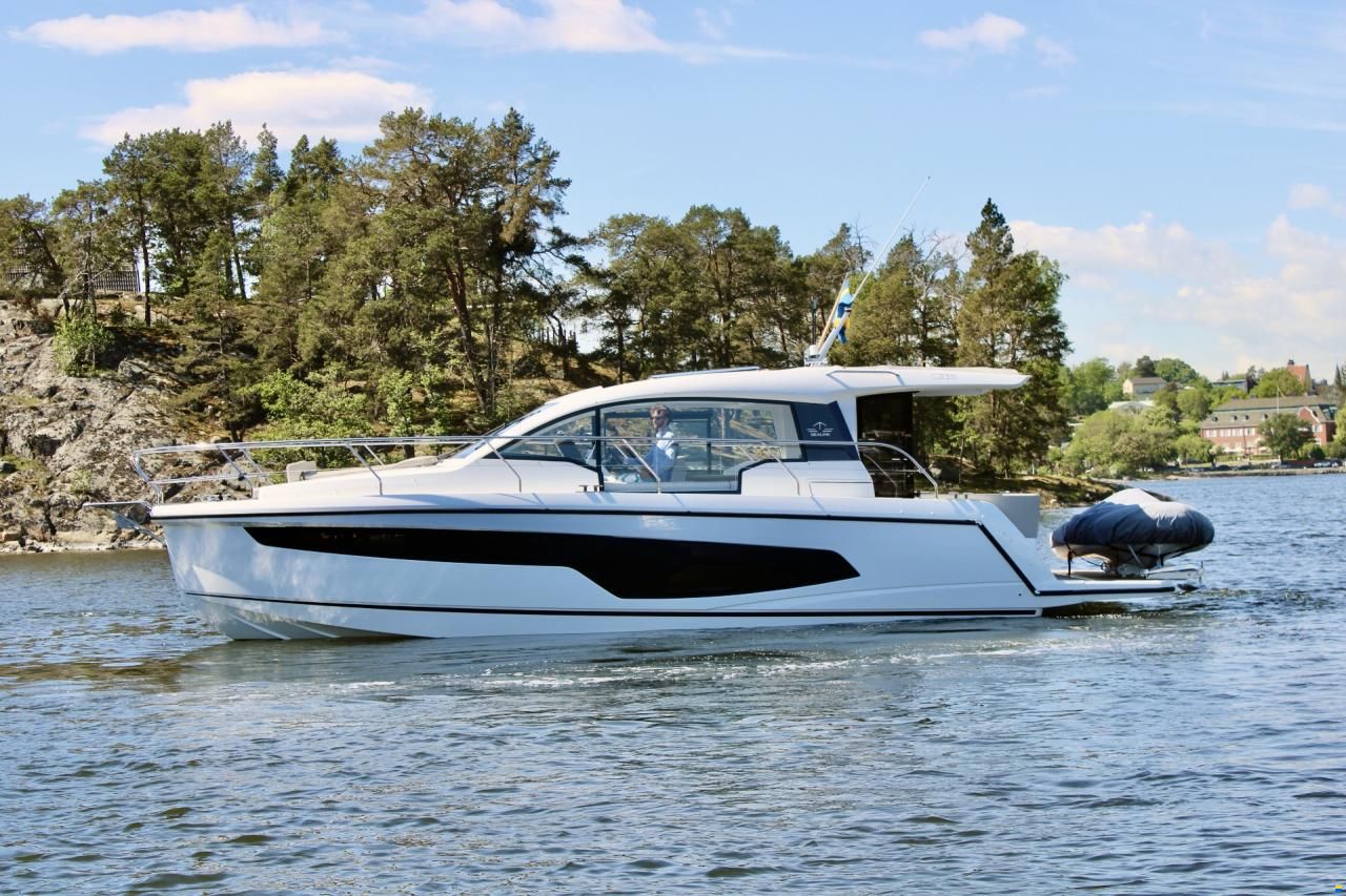 Sealine C335