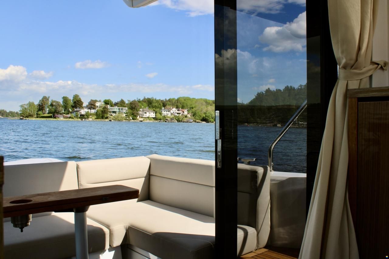 Sealine C335