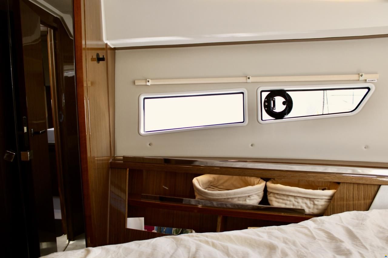 Sealine C335