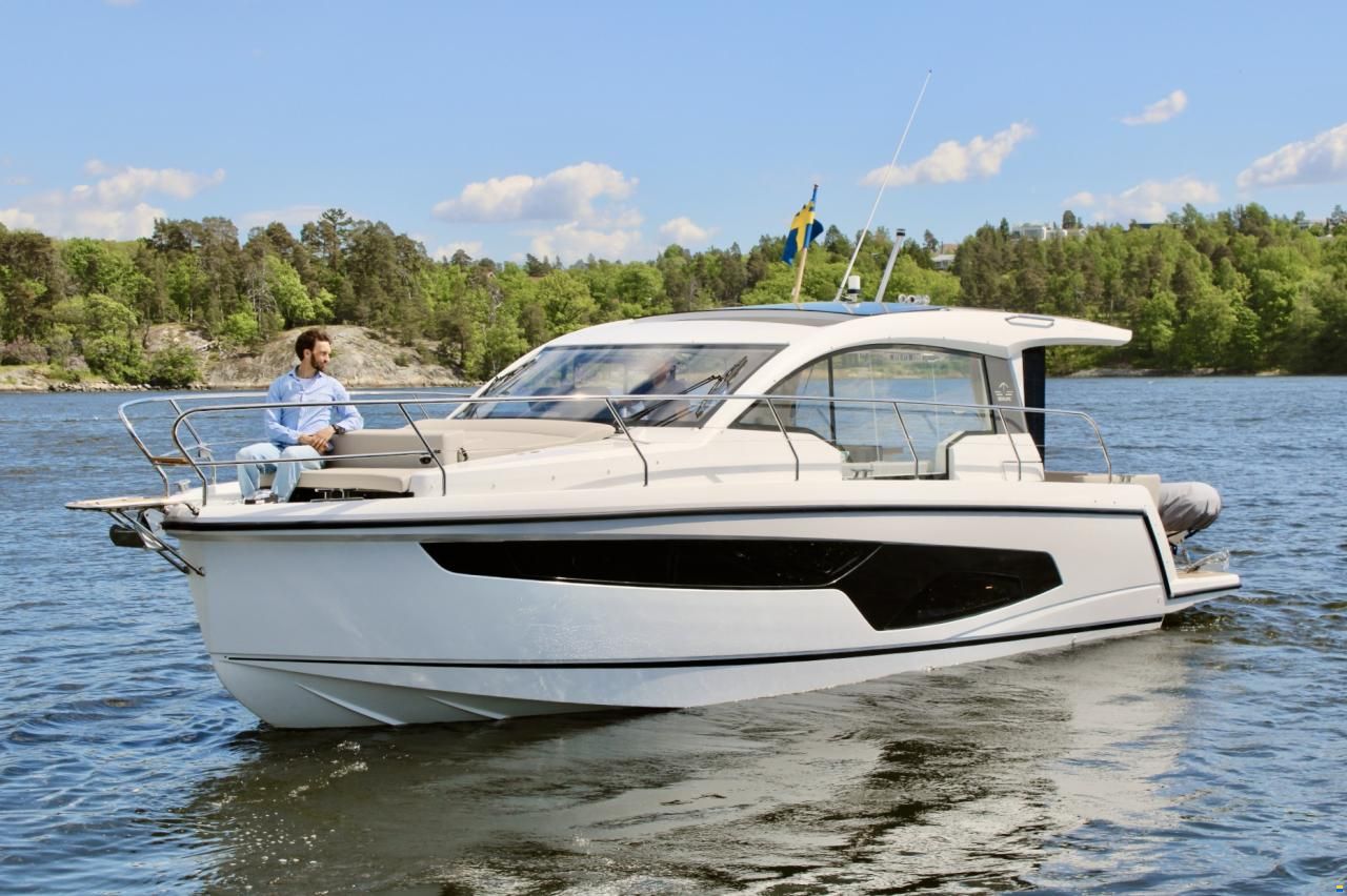Sealine C335