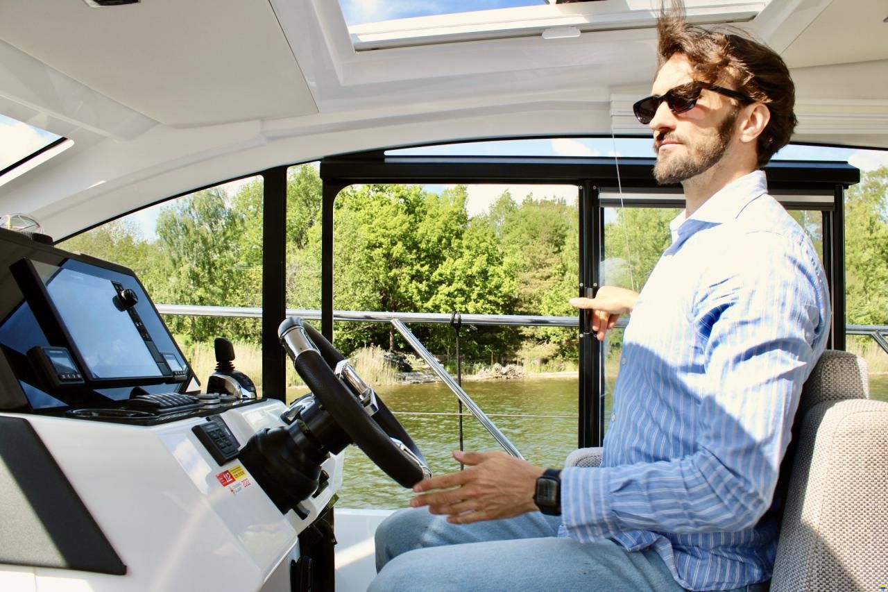 Sealine C335