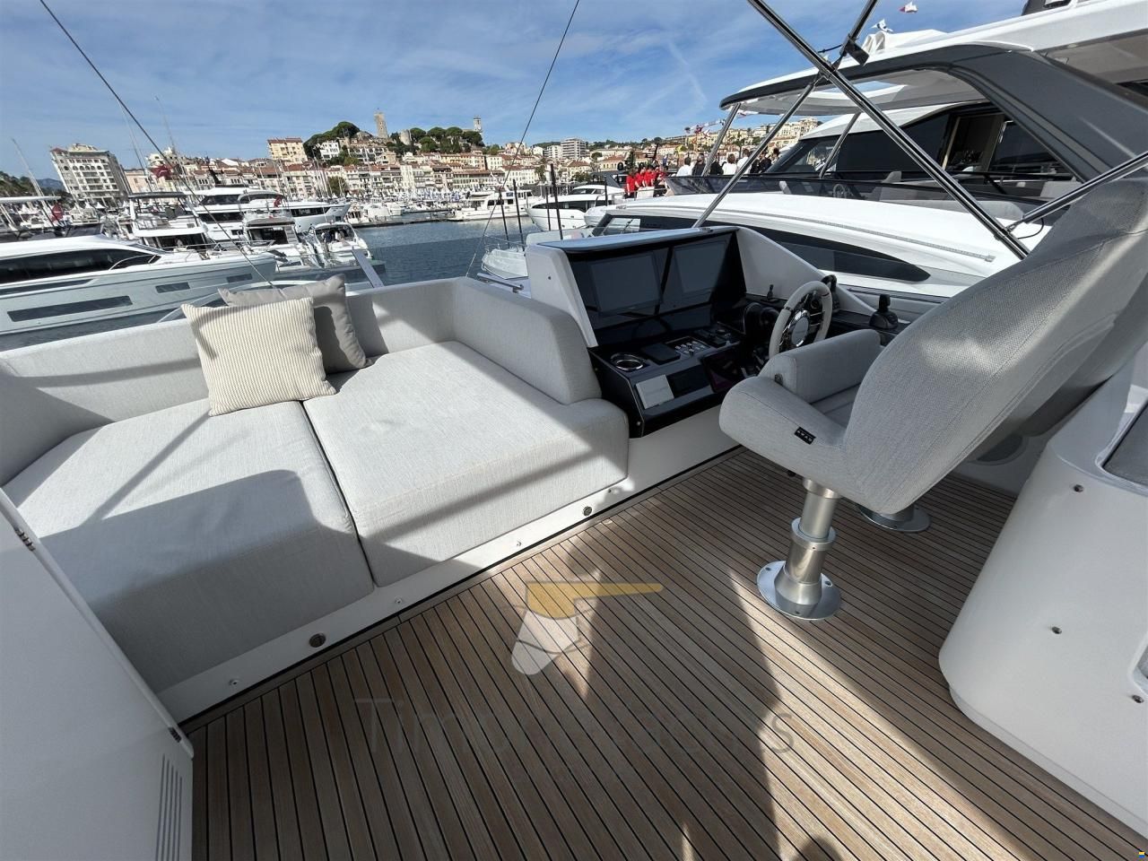 Azimut S8
