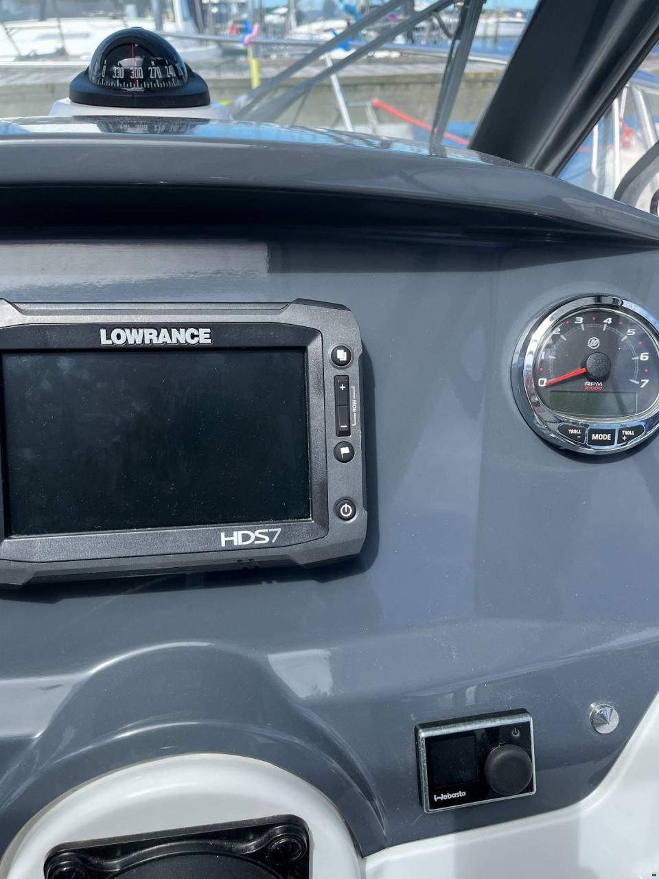 Beneteau Antares 8.80 - 250 Hp Mercury