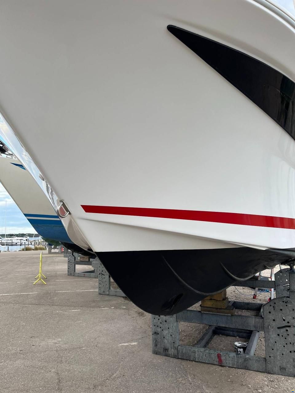 Beneteau Antares 8.80 - 250 Hp Mercury