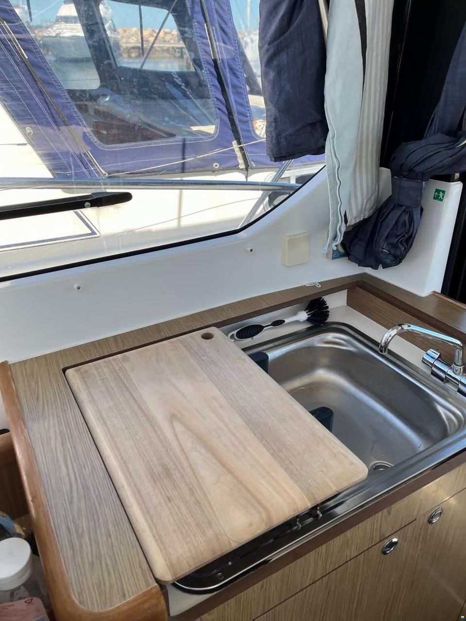 Beneteau Antares 8.80 - 250 Hp Mercury