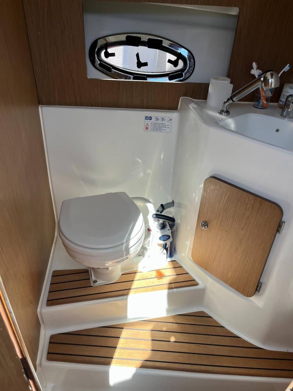 Beneteau Antares 8.80 - 250 Hp Mercury