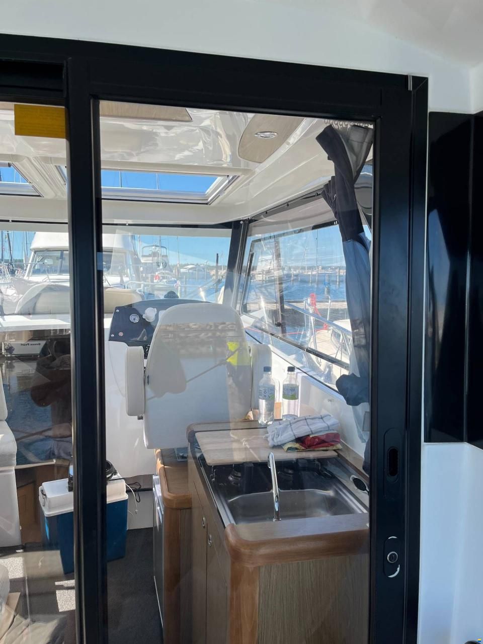 Beneteau Antares 8.80 - 250 Hp Mercury