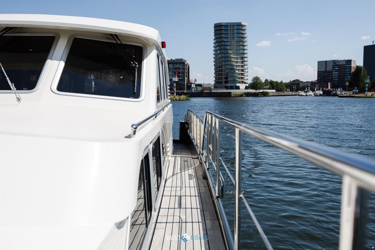 Linssen Grand Sturdy 470 Sedan Wheelhouse