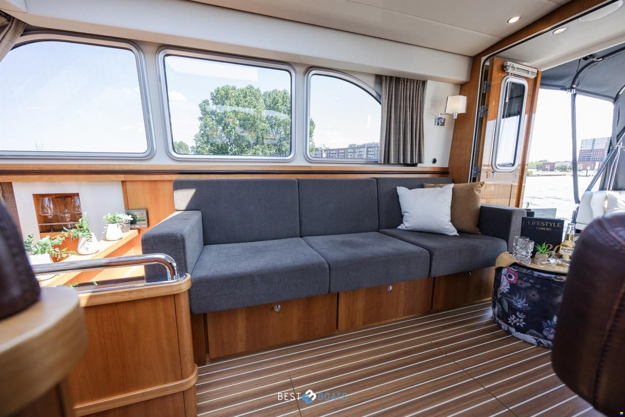 Linssen Grand Sturdy 470 Sedan Wheelhouse