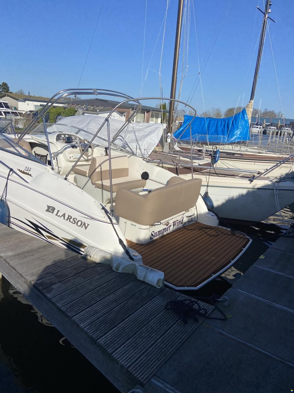 Larson Cabrio 244