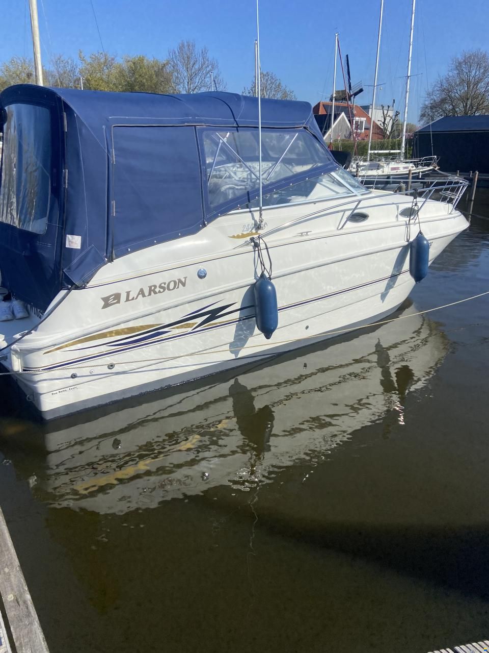 Larson Cabrio 244