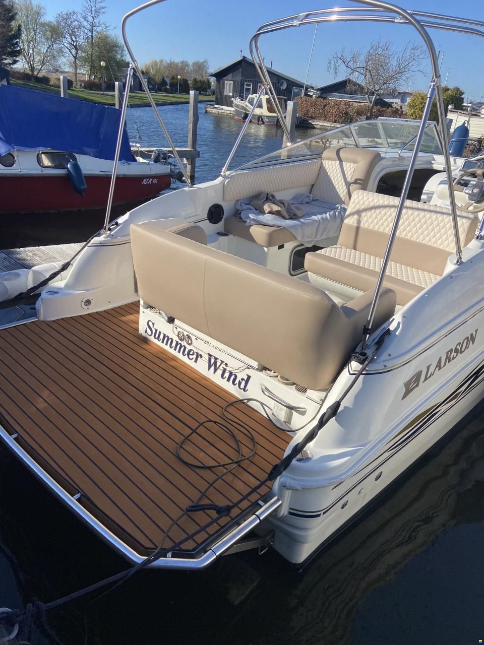 Larson Cabrio 244
