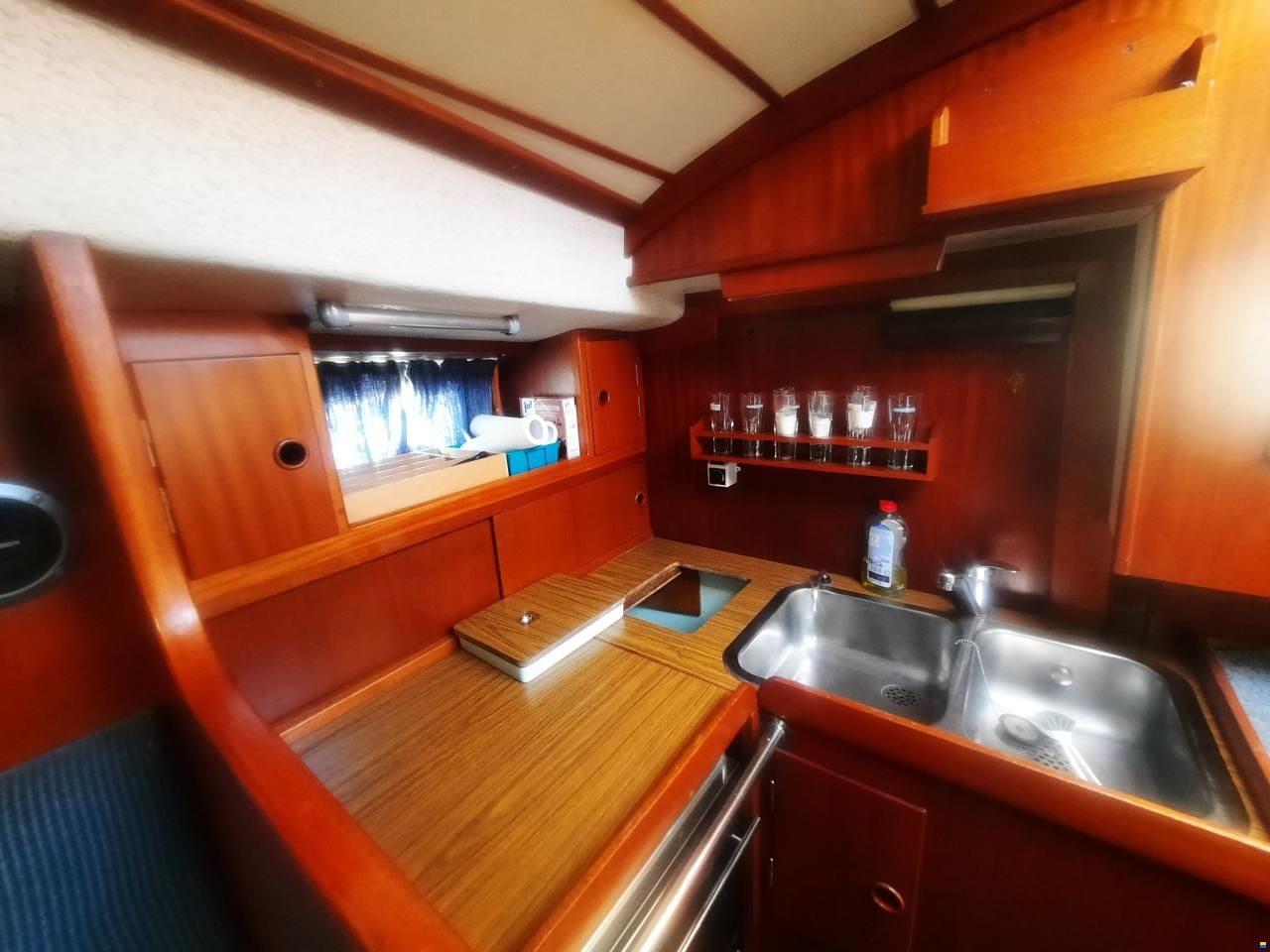 Hallberg-Rassy HR 352