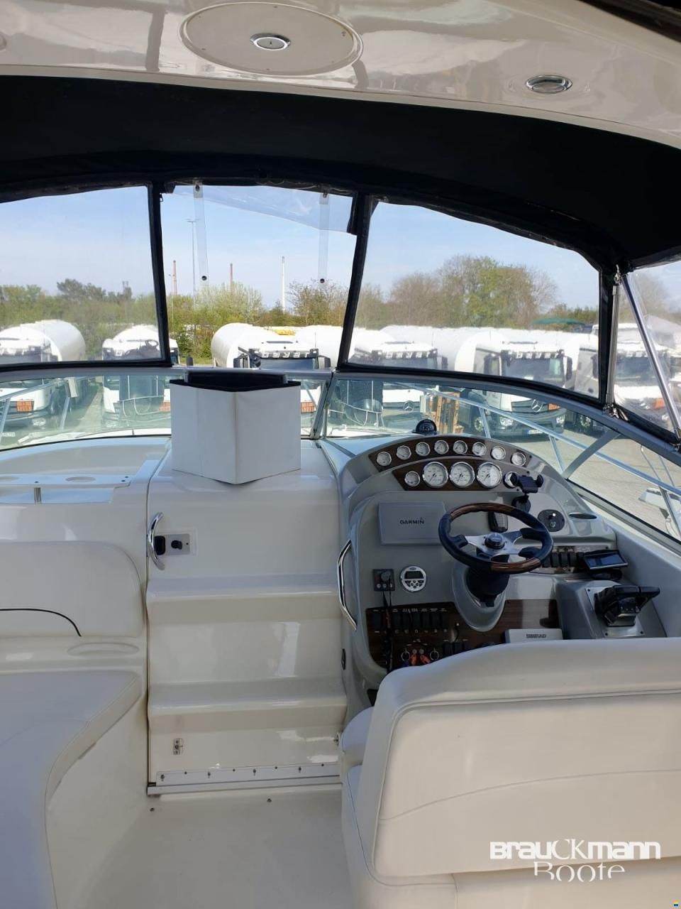 Bayliner 335
