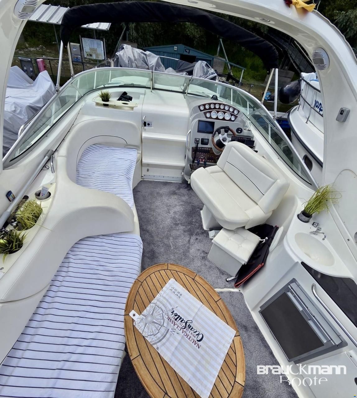 Bayliner 335