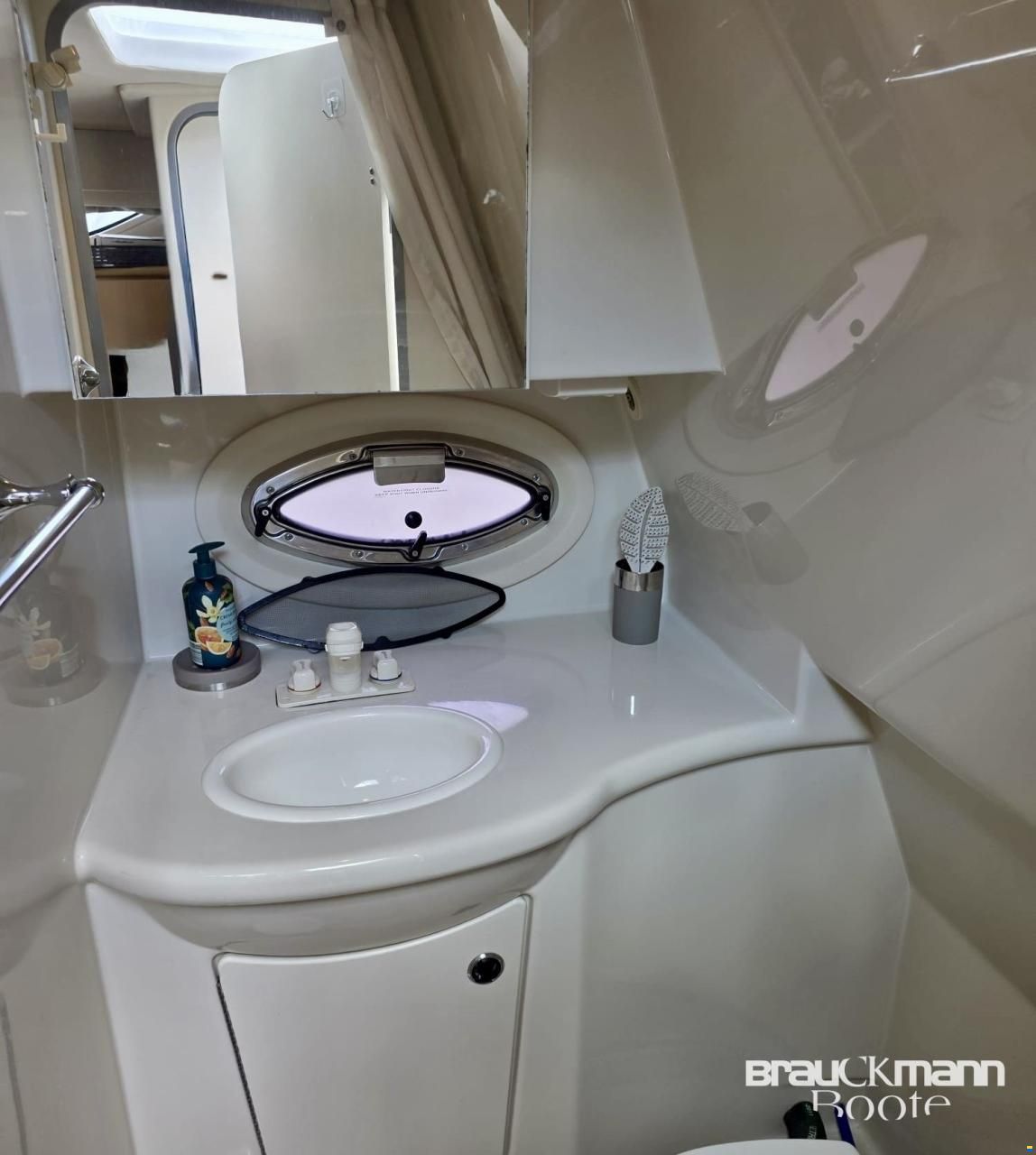 Bayliner 335