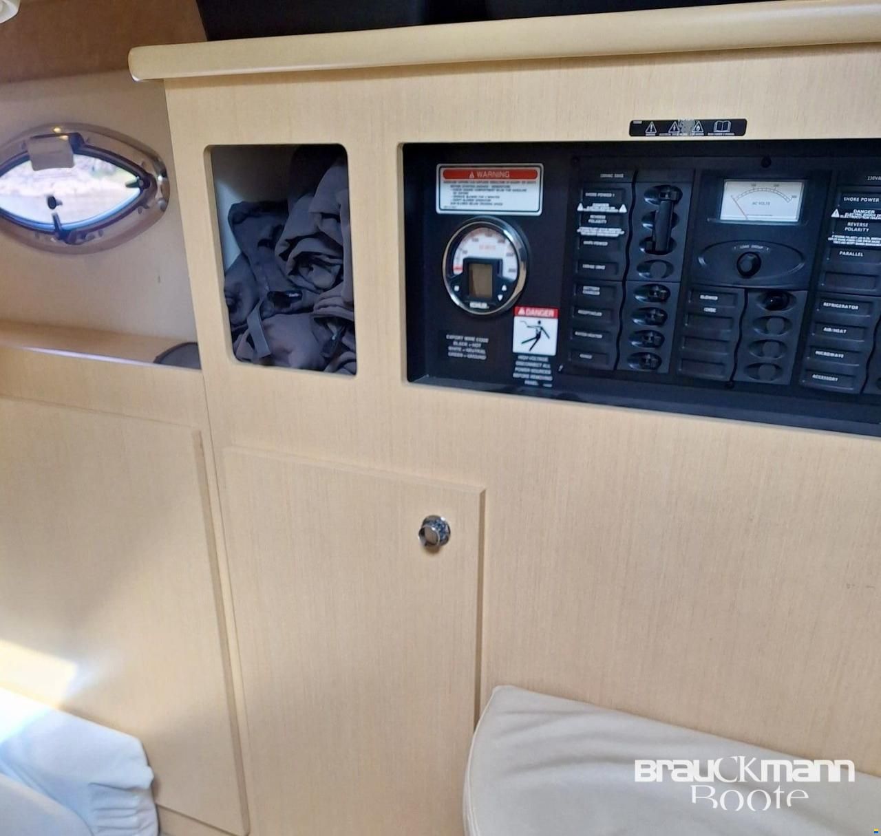 Bayliner 335