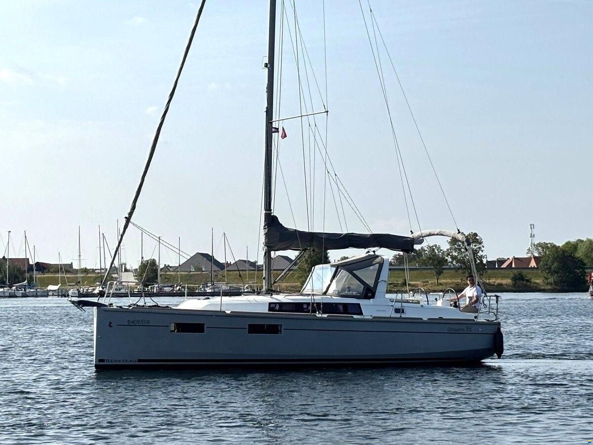 Beneteau Oceanis 35